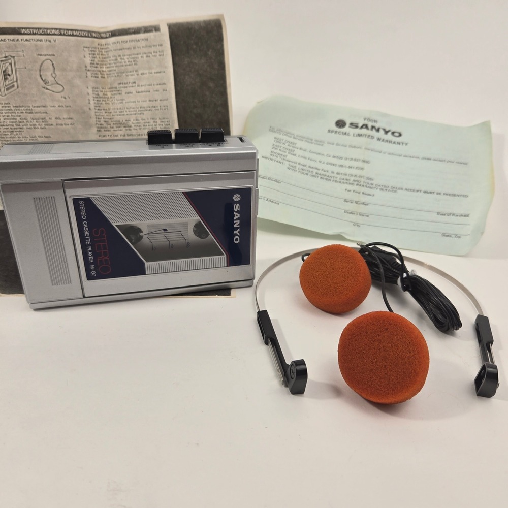 NOS Vintage Sanyo M-G7 Cassette Player Walkman Tested Works Headphones Manual